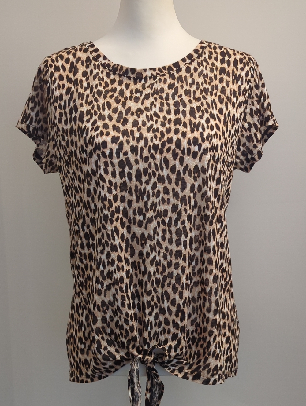 NWT LOFT Leopard Print Front Knot Tie Hem 100% Linen Tee Short Sleeve Crew Top - Picture 2 of 9